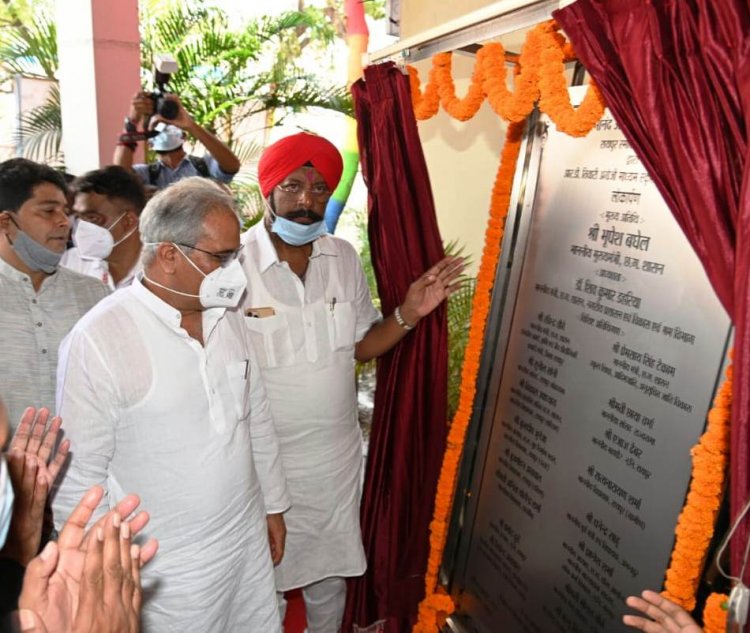 मुख्यमंत्री की शिक्षक दिवस पर बड़ी घोषणा: अंग्रेजी माध्यम की तर्ज पर हर जिले में खुलेंगे स्वामी आत्मानंद हिन्दी माध्यम उत्कृष्ट शासकीय स्कूल