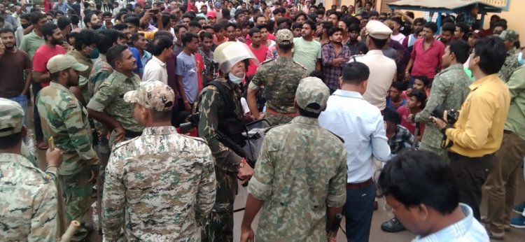 ब्रेकिंग न्यूज़ : झंडे को लेकर दो समुदाय में जमकर मारपीट,धारा 144 लागू , जानिए क्या हैं मामला..