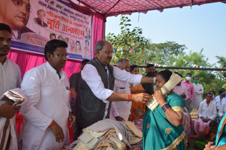 संविधान भारतीय लोकतंत्र की आत्मा है। सविधान से समय-समय पर खिलवाड़ करने वाले लोग हीं संविधान दिवस पर कार्यक्रम का विरोध कर रहे हैं। - बृजमोहन अग्रवाल