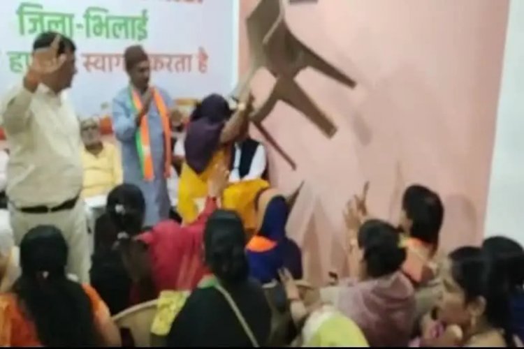 नगरीय निकाय चुनाव 2021: भिलाई में टिकट बंटवारे से नाराज बीजेपी नेता मीटिंग में फेंकी कुर्सियां