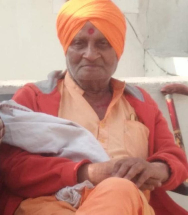 जशपुर के एसपी विजय अग्रवाल के पिता दाऊ आनंद का आज 76 साल की उम्र में निधन गोल्ड मेडलिस्ट रहे दाऊ आनंद ने छत्तीसगढ़ राज्य निर्माण के अग्रिम पंक्ति के नेता रहे सरदार सुरजीत सिंह बरनाला के साथ मिलकर राज्य निर्माण के लिए पूर्व प्रधानमंत्री अटलबिहारी से मिलकर भराई हामी संसदीय सचिव यू.डी. मिंज भी उनके अंतिम संस्कार में पहुंचे दी श्रद्धांजलि