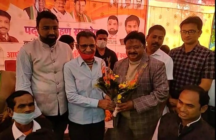 एक दशक बाद कुनकुरी के भाजपा नेता ओम शर्मा की कांग्रेस में हुई घर वापसी शोशल मिडिया में कड़े कटाक्ष और टिप्पणी करने वाले दूरदर्शी नेता माने जाते है ओम शर्मा प्रखर वक्ता और मेरे मार्गदर्शक हैँ ओम शर्मा,उनके आने से कांग्रेसजनों को मिलेगा सही मार्गदर्शन: युड़ी मिंज