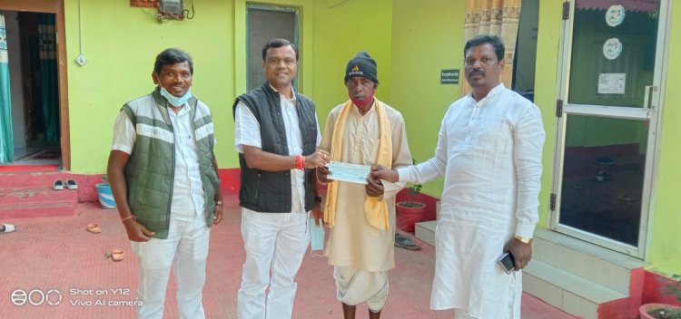 बस्तर साँसद दीपक बैज के अथक प्रयासों से पीड़िता को मिली आर्थिक सहायता राशि