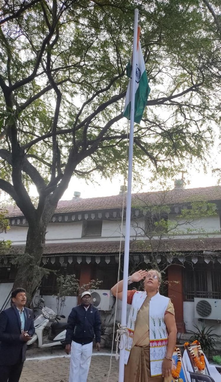 राज्य महिला आयोग की अध्यक्ष ने फहराया झंडा गणतन्त्र दिवस की दी सभी को शुभकामनाएं