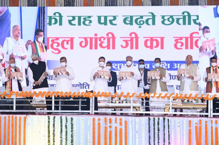 सांसद राहुल गांधी की उपस्थिति में भूमिहीन श्रमिकों ने गांधी ‘सेवाग्राम’ और छत्तीसगढ़ ‘अमर जवान ज्योति’ की रखी आधारशिला