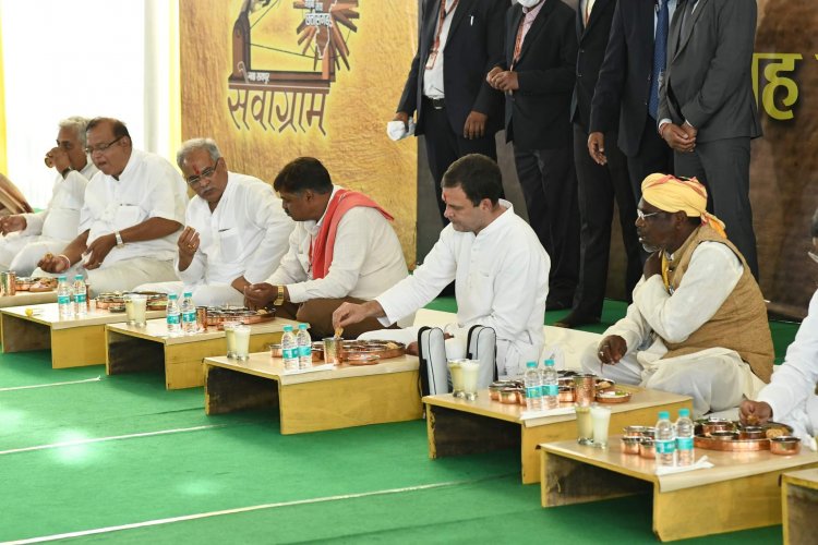 कुल्हाड़ी घाट के बन सिंह ने राजीव गांधी जी से मिलाया था हाथ , आज राहुल गांधी के साथ बैठकर खाना खाया