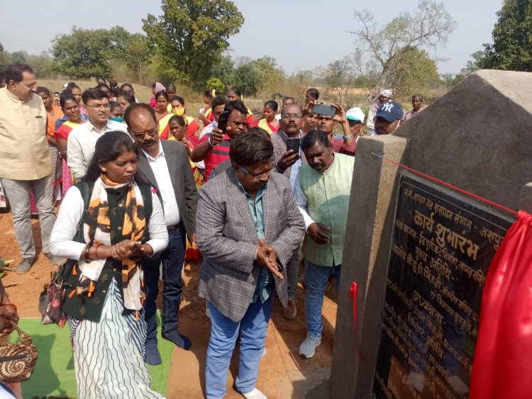 6 करोड़ 56 लाखकी लागत से ईब नदी पर बनेगा डोंडापानी मे एनीकट संसदीय सचिव यू. डी. मिंज ने पूजा-अर्चना कर निर्माण कार्य का किया शुभारंभ