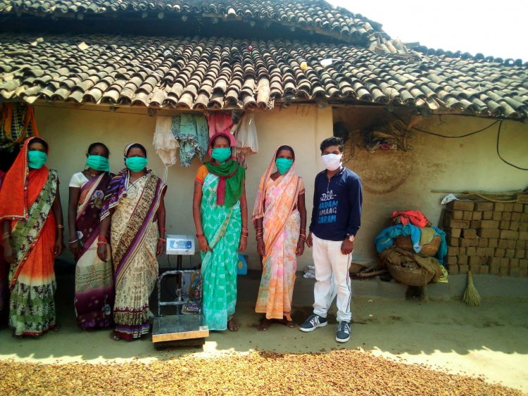 छत्तीसगढ़ में राज्य सरकार ने लगभग तीन वर्ष में समर्थन मूल्य पर खरीदी के लिए लघुवनोपजों की संख्या 7 से बढ़ाकर की 61