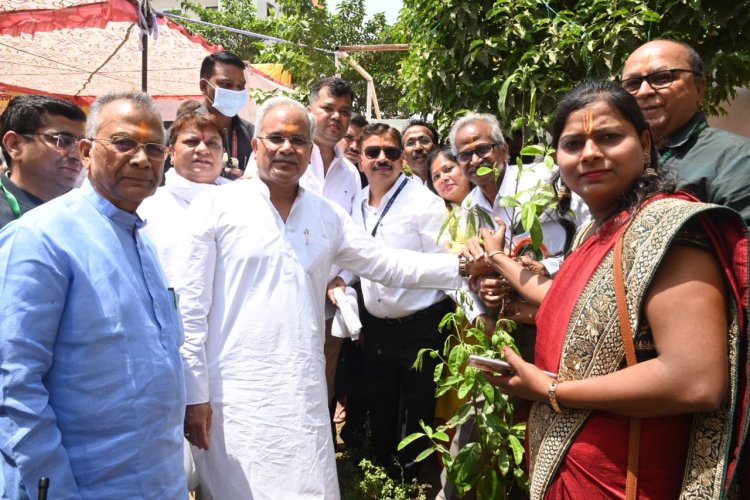 भक्त माता कर्मा के रास्ते पर चलकर समाज को जोड़ने और सामाजिक विषमता को दूर करने की जरूरत : मुख्यमंत्री भूपेश बघेल
