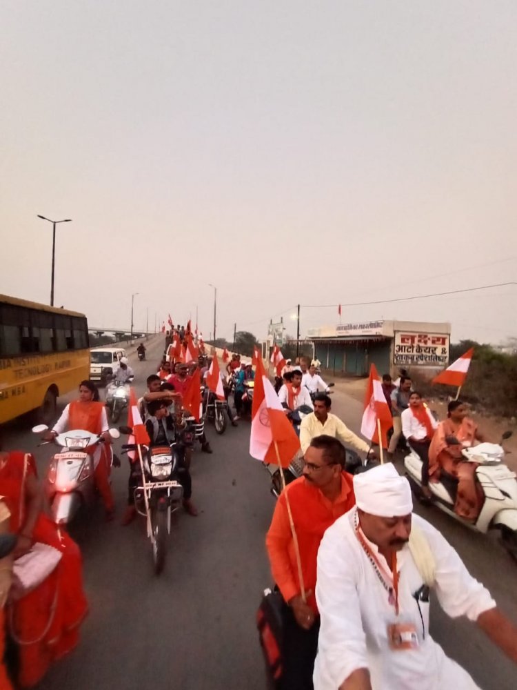 हिंदू नव वर्ष एवं सदगुरु कबीर सेना के तृतीय स्थापना दिवस पर तिल्दा नेवरा में भव्य शोभायात्रा निकाली गई। घरों में रंगोली सजाकर एवं दीप प्रज्वलित कर हिंदू नव वर्ष मनाया गया।