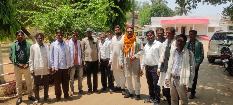 कांग्रेस कार्यकर्त्ता सम्मेलन मे डॉ चौलेश्वर चंद्राकर का पिछड़ा वर्ग कांग्रेस ने जोशीला स्वागत किया