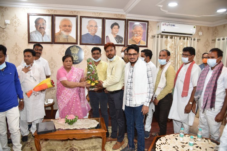 राज्यपाल सुश्री उइके से आदिवासी समाज एवं पिछड़ा वर्ग समुदाय के प्रतिनिधियों ने की मुलाकात