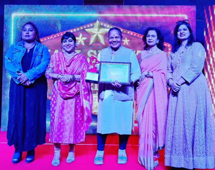 राष्ट्रीय स्तर पर दादा साहब फाल्के आइकॉन अवार्ड में छत्तीसगढ़ राज्य महिला आयोग की अध्यक्ष को नारी शक्ति अवार्ड से सम्मानित किया गया