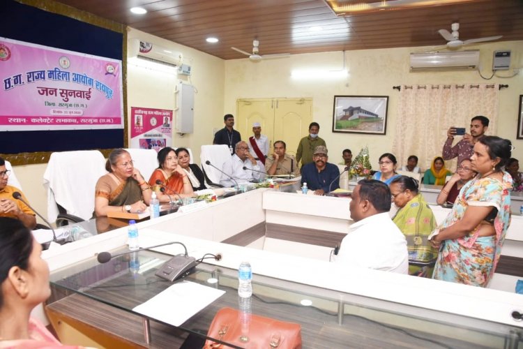 महिला आयोग के कार्यों को सरलतापूर्वक संचालित करने के लिए कलेक्ट्रेट में एक कमरा हुआ आरक्षित आवेदिका पुत्री पटवारी पिता के विरुद्ध कर सकती हैं कलेक्टर से शिकायत पट्टे की जमीन हड़पने का मामला-कलेक्टर ने कहा बिना अनुमति जमीन बेचना अमान्य