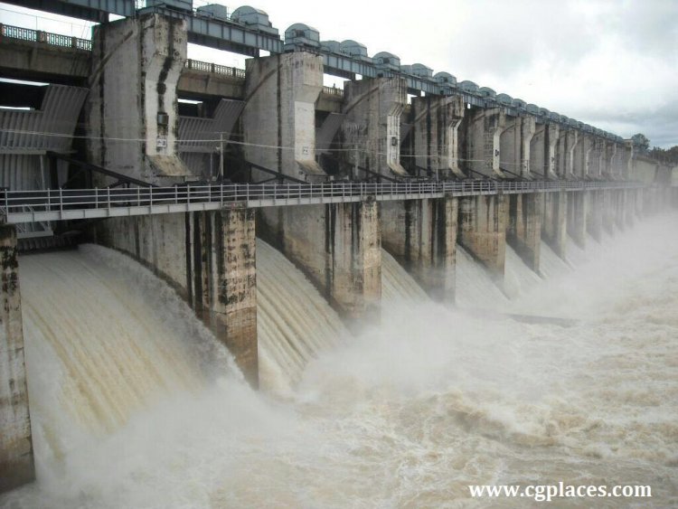 गंगरेल बांध लबालब होने की स्थिति में 93 प्रतिशत जलभराव के चलते 14 गेट खोले गए