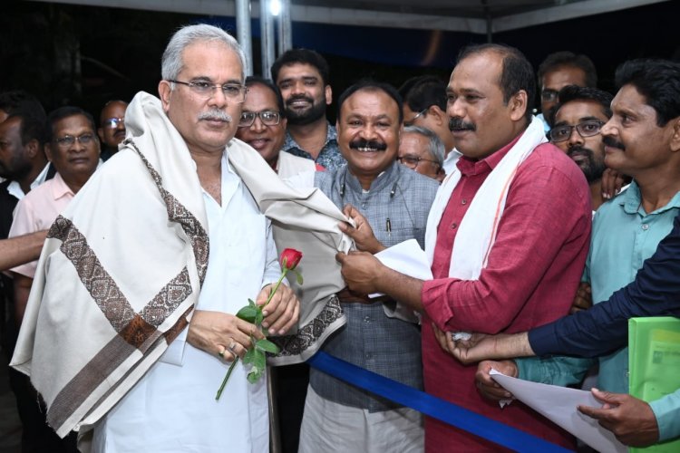 मुख्यमंत्री भूपेश बघेल से मानिकपुरी पनिका समाज के प्रतिनिधि मण्डल ने की सौजन्य मुलाकात