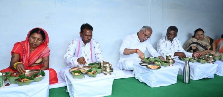 हमर अबड़ हवे भाग, मुख्यमंत्री ह आय हे हमर घर, खाय बर पितर भात