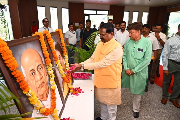 संस्कृति मंत्री अमरजीत भगत ने पूर्व प्रधानमंत्री श्रीमती इंदिरा गांधी और सरदार वल्लभभाई पटेल के व्यक्तित्व, कृतित्व पर आयोजित प्रदर्शनी का किया उद्घाटन