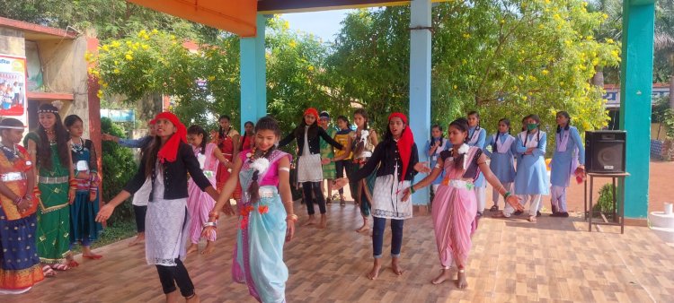 भरत देवांगन शासकीय उच्चतर माध्यमिक विद्यालय खरोरा में छत्तीसगढ़ राज्य स्थापना के 22वी वर्षगांठ छतीसगढ़ की लोकसंस्कृति पर सांस्कृतिक कार्यक्रम का आयोजन