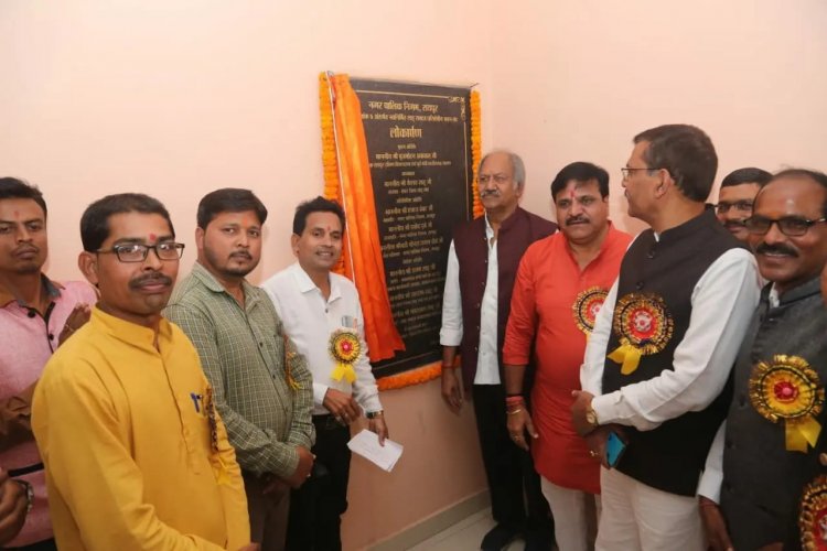 पूर्व मंत्री व विधायक बृजमोहन अग्रवाल ने किया साहू समाज चंगोराभाठा परिक्षेत्र के भवन का लोकार्पण बृजमोहन अग्रवाल ने किया प्रतिभावान व मेधावी छात्रों को सम्मानित
