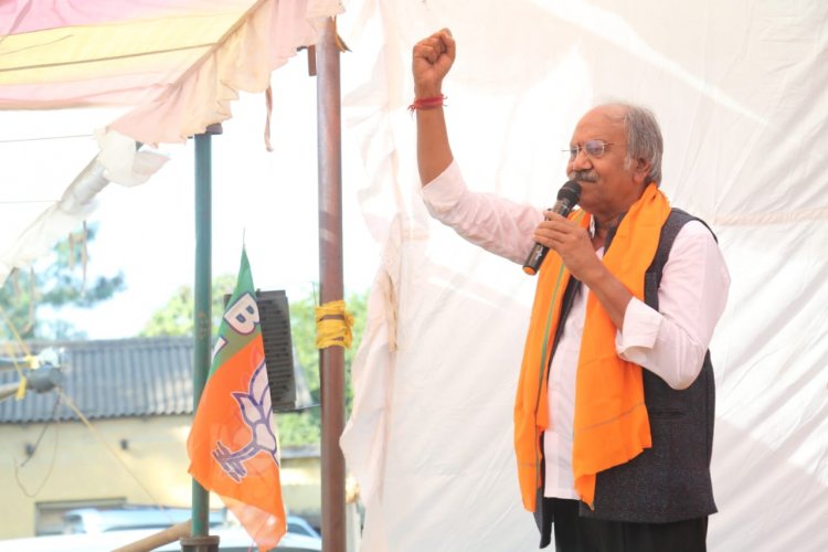 विधानसभा के विशेष सत्र को लेकर पूर्व मंत्री व विधायक बृजमोहन अग्रवाल का सरकार पर तीखा हमला आरक्षण कम करने का कोई दोषी है तो भूपेश सरकार है: बृजमोहन अग्रवाल