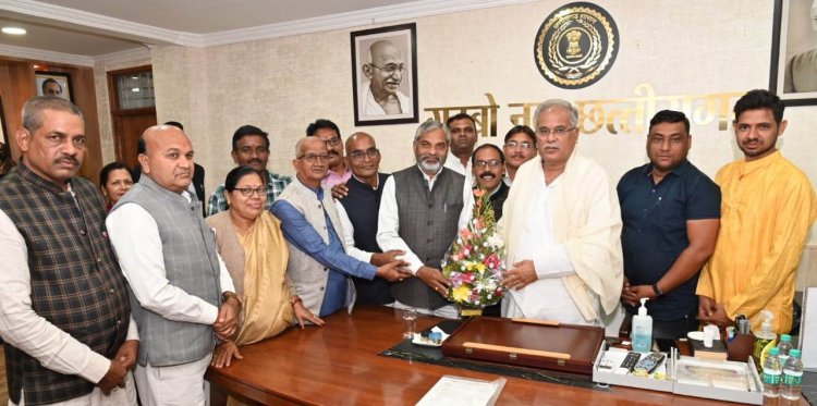 मुख्यमंत्री को छत्तीसगढ़ मनवा कुर्मी क्षत्रिय समाज के अधिवेशन में शामिल होने का न्योता