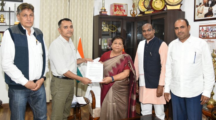महामहिम राज्यपाल से सेवा एवं शिक्षा में अन्य पिछड़ा वर्ग को आबादी के आधार पर समानुपातिक संवैधानिक प्रतिनिधित्व (आरक्षण) के लिए अन्य पिछड़ा वर्ग के प्रतिनिधिमंडल ने की मुलाकात---