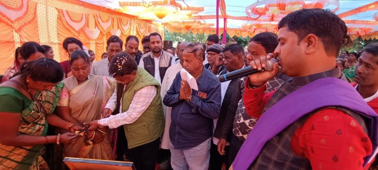 विधायक यू.डी. मिंज ने मितानिन समूह को दी भवन की सौगात प्रधानमंत्री आवास के विरोध में चल रहे राजनीति पर विधायक यू. डी. मिंज ने कहा जनता को गुमराह कर रही भाजपा