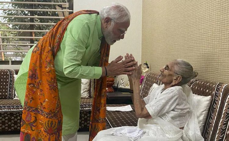 अहमदाबाद के अस्पताल में भर्ती मां से मिलने पहुंचे पीएम नरेंद्र मोदी, डॉक्टरों ने कहा-हालत स्थिर