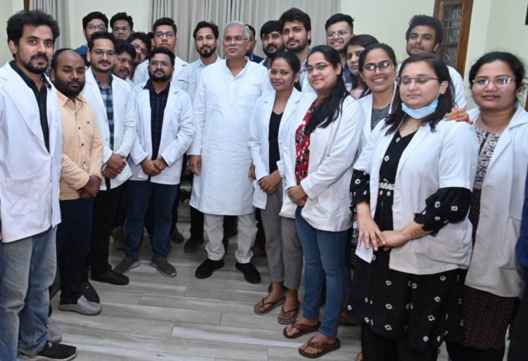 मुख्यमंत्री से छत्तीसगढ़ जूनियर डॉक्टर्स एसोसिएशन के प्रतिनिधिमण्डल ने की सौजन्य मुलाकात