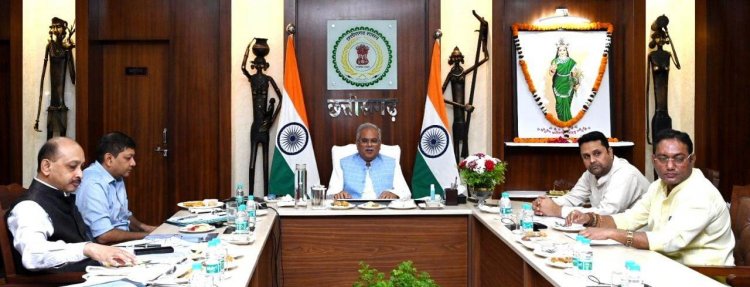 मुख्यमंत्री भूपेश बघेल ने पांच मंत्रियों के विभागों के बजट तैयारियों की समीक्षा की