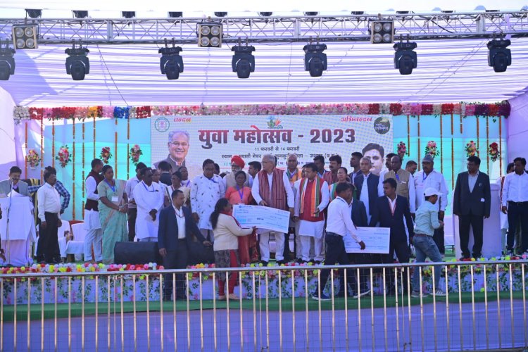 जशपुर की प्राकृतिक सुंदरता और खुशनुमा मौसम में मयाली महोत्सव लगा रहा है चार चांद :मुख्यमंत्री भूपेश बघेल मुख्यमंत्री ने 230 करोड़ 70 लाख के विकास कार्यो की सौगात दी