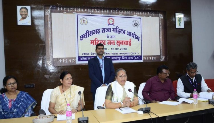 पिता की मृत्यु के बाद अनुकंपा नियुक्ति के लिए बेटी को हाईकोर्ट में वाद दायर करने की महिला आयोग ने दी सलाह पीड़ित बेटी को न्याय के लिए आयोग की ओर से वकील उपलब्ध कराने की पेशकश