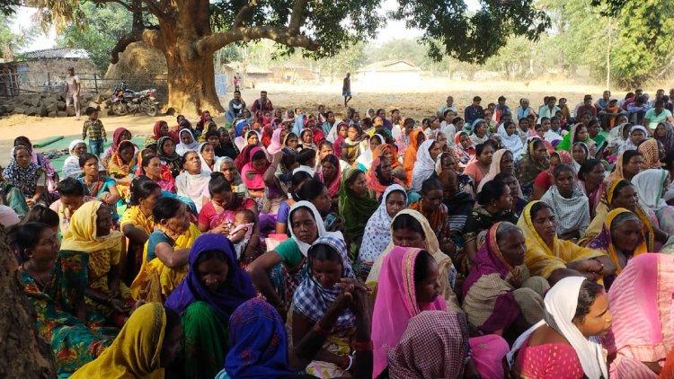 विशेष ग्राम सभा में सर्व सम्मति से मयाली के सभी खदानो को हमेशा के लिए बंद करने पर बनी सहमति विशेष ग्राम सभा में शामिल हुए विधायक यू.डी. मिंज ने कहा ग्रामीणों के निर्णय के साथ हुँ