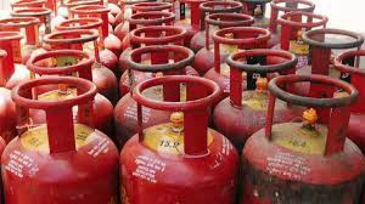 LPG सिलेंडर के फिर बढ़े दाम, महंगाई की एक और मार..