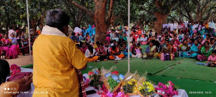 मानदेय वृद्धि पर आंगनबाड़ी कार्यकर्ताओं-सहायिकाओं ने संसदीय सचिव यू. डी. मिंज का किया भव्य स्वागत और दिया धन्यवाद,जताया मुख्यमंत्री का आभार