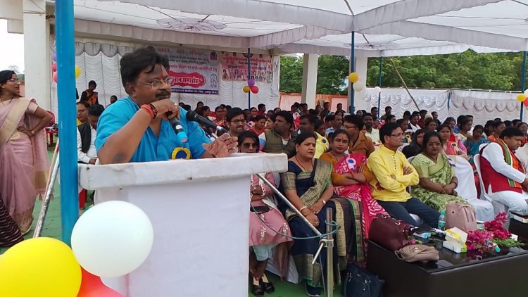 छत्तीसगढ़ आंगनबाड़ी कार्यकर्त्ता एवं सहायिका संघ द्वारा किया गया सम्मान समारोह आयोजित, संसदीय सचिव यू. डी. मिंज एवं विधायक विनय भगत हुए शामिल