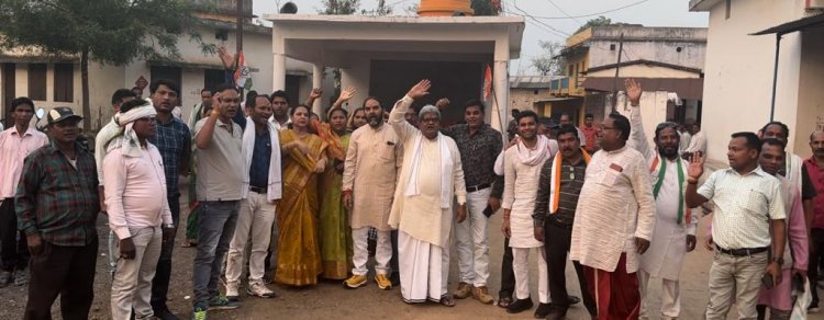 जैजैपुर में कांग्रेस जनो द्वारा भूपेश सरकार के जय जयकार किया किसानों के 20 क्विंटल धान ख़रीदने का ऐतिहासिक निर्णय का स्वागत योग्य कदम बताया