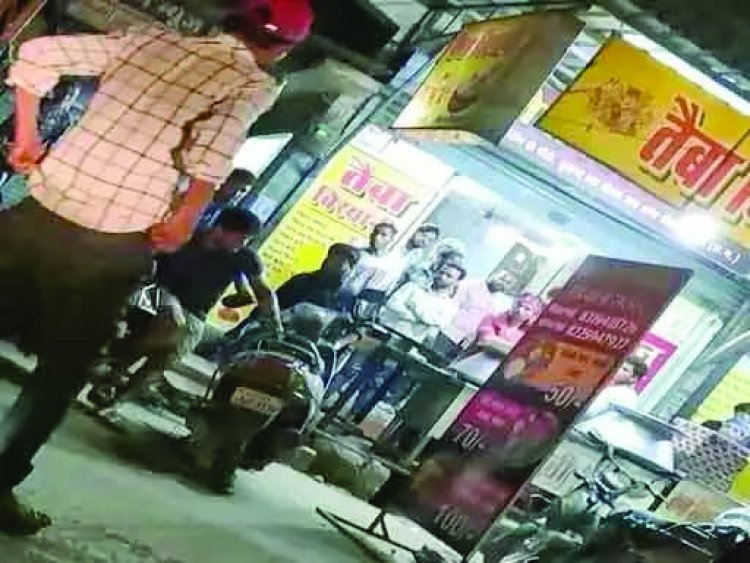 रायपुर जयस्तंभ चौक के पास बदमाशों ने युवक पर किया चाकू से ताबड़तोड़ वार