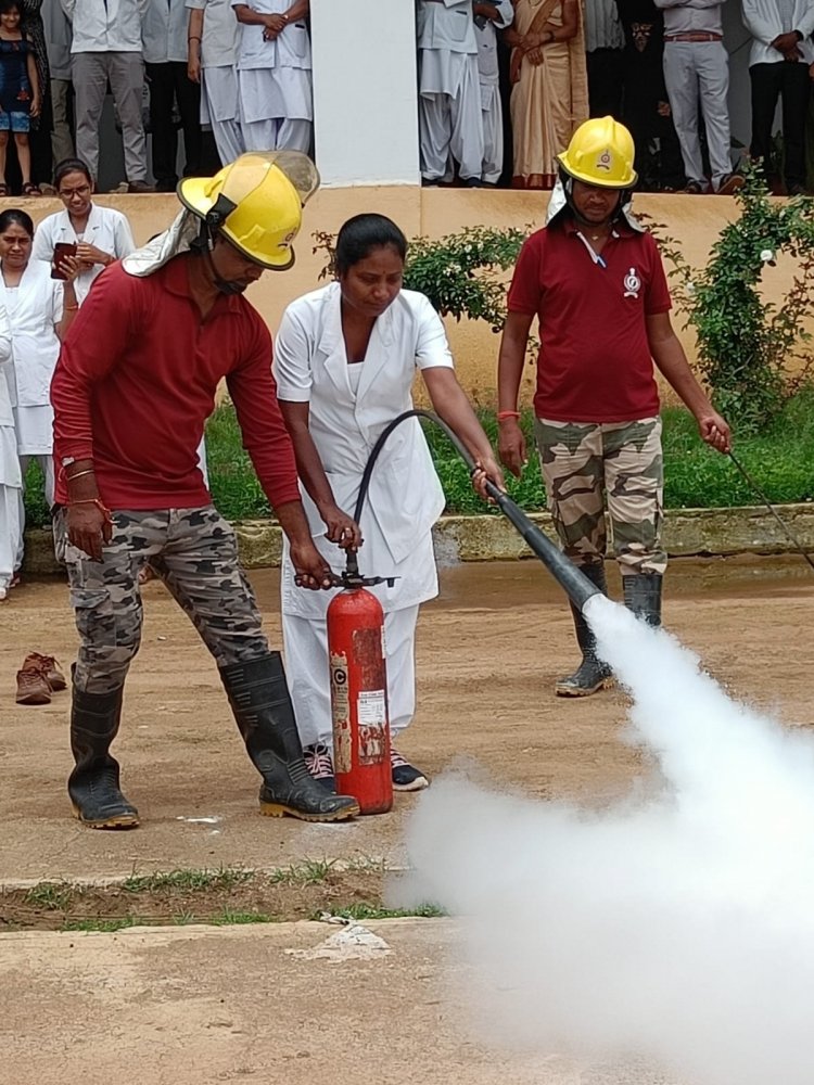 चंदूलाल चंद्राकर चिकित्सा महाविद्यालय व सम्बद्ध अस्पताल आग से सुरक्षा पर एक विशेष व्याक्खान कर प्रशिक्षण का सफल आयोजन