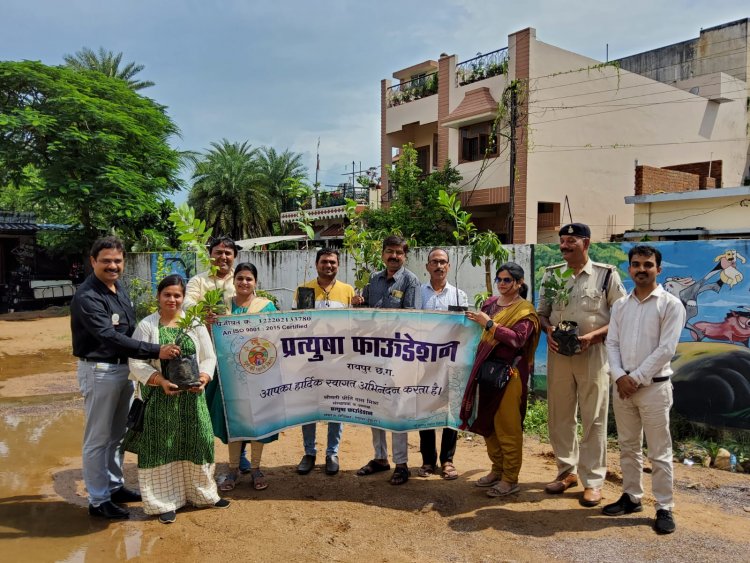 अर्पण दिव्यांग पब्लिक स्कूल रायपुर में पौधा रोपण प्रत्युषा फाउंडेशन के सदस्यों और दिव्यांग बच्चों संग मिलकर किया पौधा रोपण