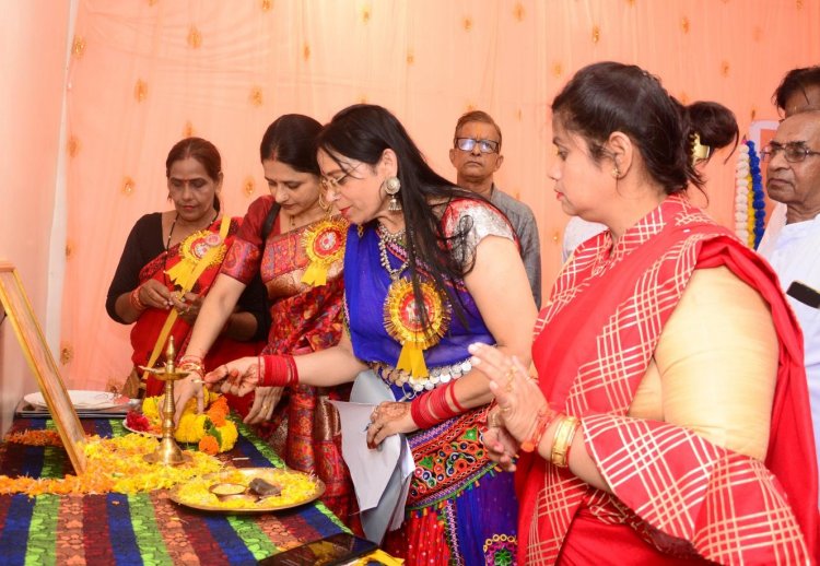 वर्ल्ड ब्राह्मण फेडरेशन के तीज महोत्सव में नृत्य और तीज सुंदरी प्रतियोगिता भारतीय पारंपरिक वेशभूषा में महिलाओं ने दिखाये नृत्य कौशल व विभिन्न प्रदेशों की झांकी