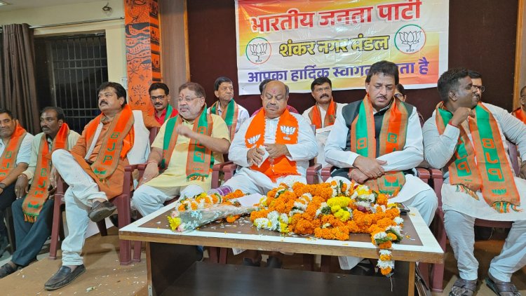 पुरंदर मिश्रा की छवि क्षेत्र में एक समाजसेवी और लोकप्रिय जननेता की, उन्हें जिताने के लिए कार्यकर्ता डट जाएंः संजय - भारतीय जनता पार्टी के प्रदेश प्रवक्ता ने ली उत्तर विधानसभा के कार्यकर्ताओं की बैठक