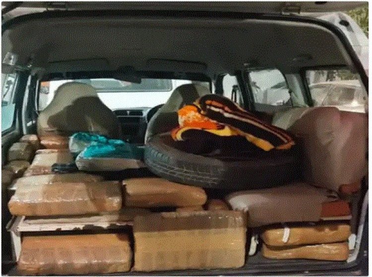 एंबुलेंस से पकड़ाया 300 किलो से अधिक का गांजा, पुलिस भी हैरान