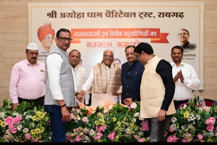 अखिल भारतीय अग्रवाल संगठन के राष्ट्रीय कार्यकारी अध्यक्ष ने किया अग्रबन्धुओ का सम्मान अग्रोहाधाम परिसर में हुआ भव्य आयोजन: ट्रस्ट के पदाधिकारी दानदाताओ का हुआ सम्मान शिक्षा और स्वास्थ्य के क्षेत्र में सेवा किए बिना हमारी सेवा अधूरी - सियाराम अग्रवाल
