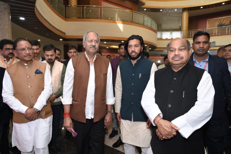 शिक्षा विभाग द्वारा आयोजित पंडित दीनदयाल उपाध्याय आडिटोरियम रायपुर में प्रधानमंत्री माननीय श्री नरेन्द्र मोदी जी ने आज परीक्षा पे चर्चा कार्यक्रम के तहत नई दिल्ली से विद्यार्थियों, शिक्षकों एवं अभिभावकों के साथ सीधा संवाद