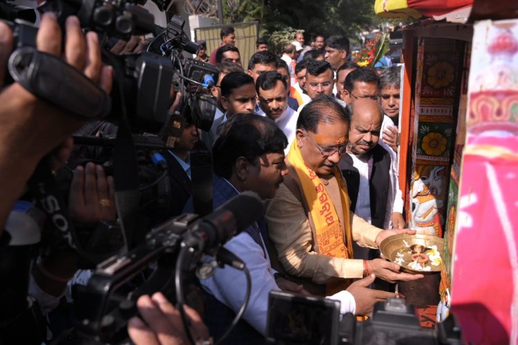 मुख्यमंत्री साय ने जन्मदिन पर की जगन्नाथ रथ के पहिए की पूजा, विधायक मिश्रा के साथ काटा केक