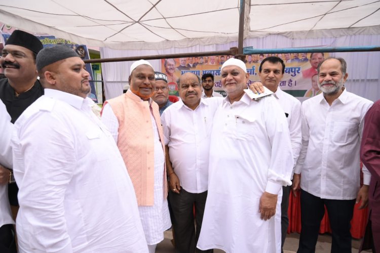 ईद-उल-फितर में सम्मिलित हुए रायपुर उत्तर विधायक पुरन्दर मिश्रा जी