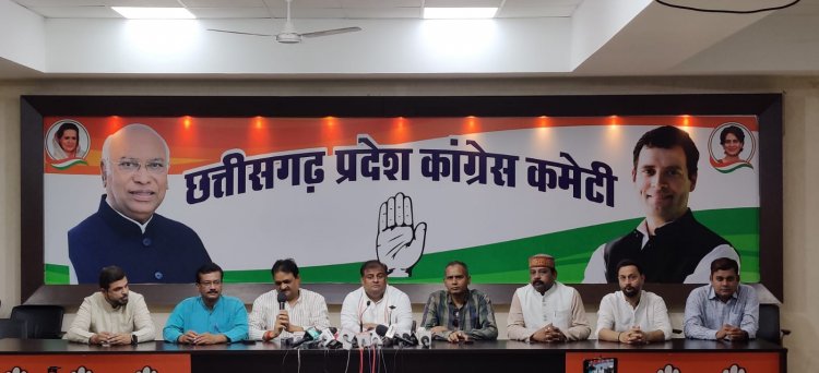 जब वोट लेना हो तो मोदी खुद को पिछड़ा बताते है, पिछड़ो के हक की बात हो तो कहते है देश में कोई जाति नहीं