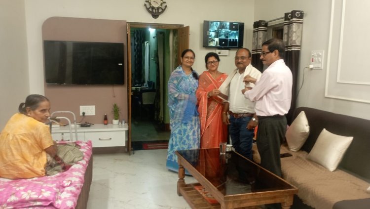 डॉ. सिद्धार्थ ने घर पहुंचकर मरीज का हालचाल जाना